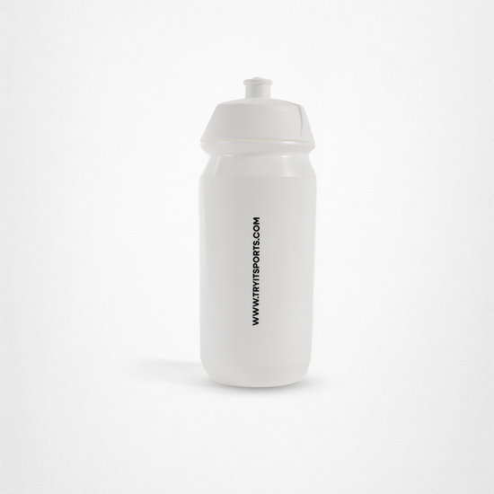 Weiße Sporttrinkflasche mit der schwarzen Aufschrift "WWW.TRYITSPORTS.COM".