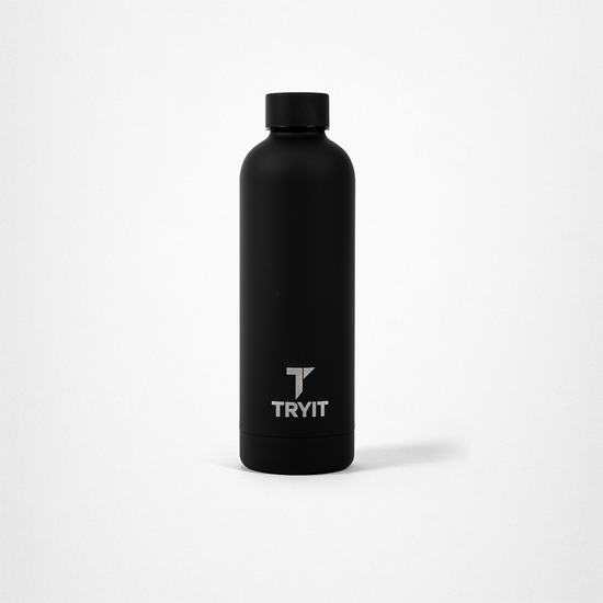 Schwarze Edelstahl-Trinkflasche mit weißen „TRYIT“-Logo und schwarzem Schraubverschluss.