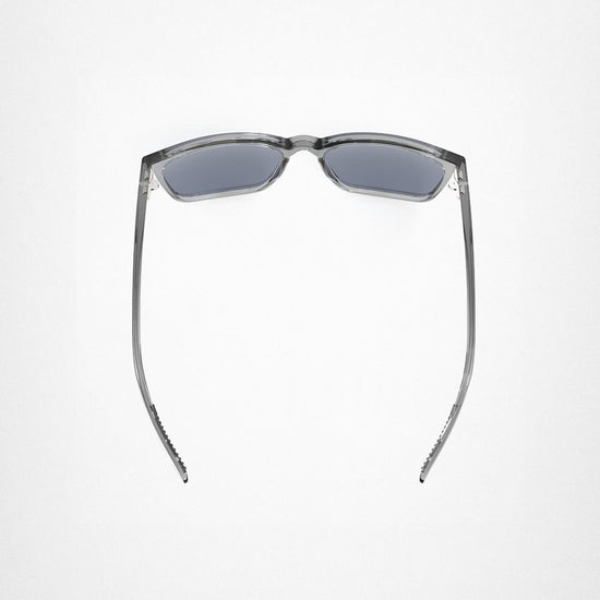 Crystal Freizeit-Sonnenbrille von TRYIT mit dunklen Gläsern auf weißem Hintergrund.