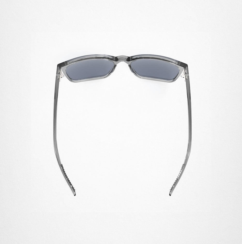 Crystal Freizeit-Sonnenbrille von TRYIT mit dunklen Gläsern auf weißem Hintergrund.