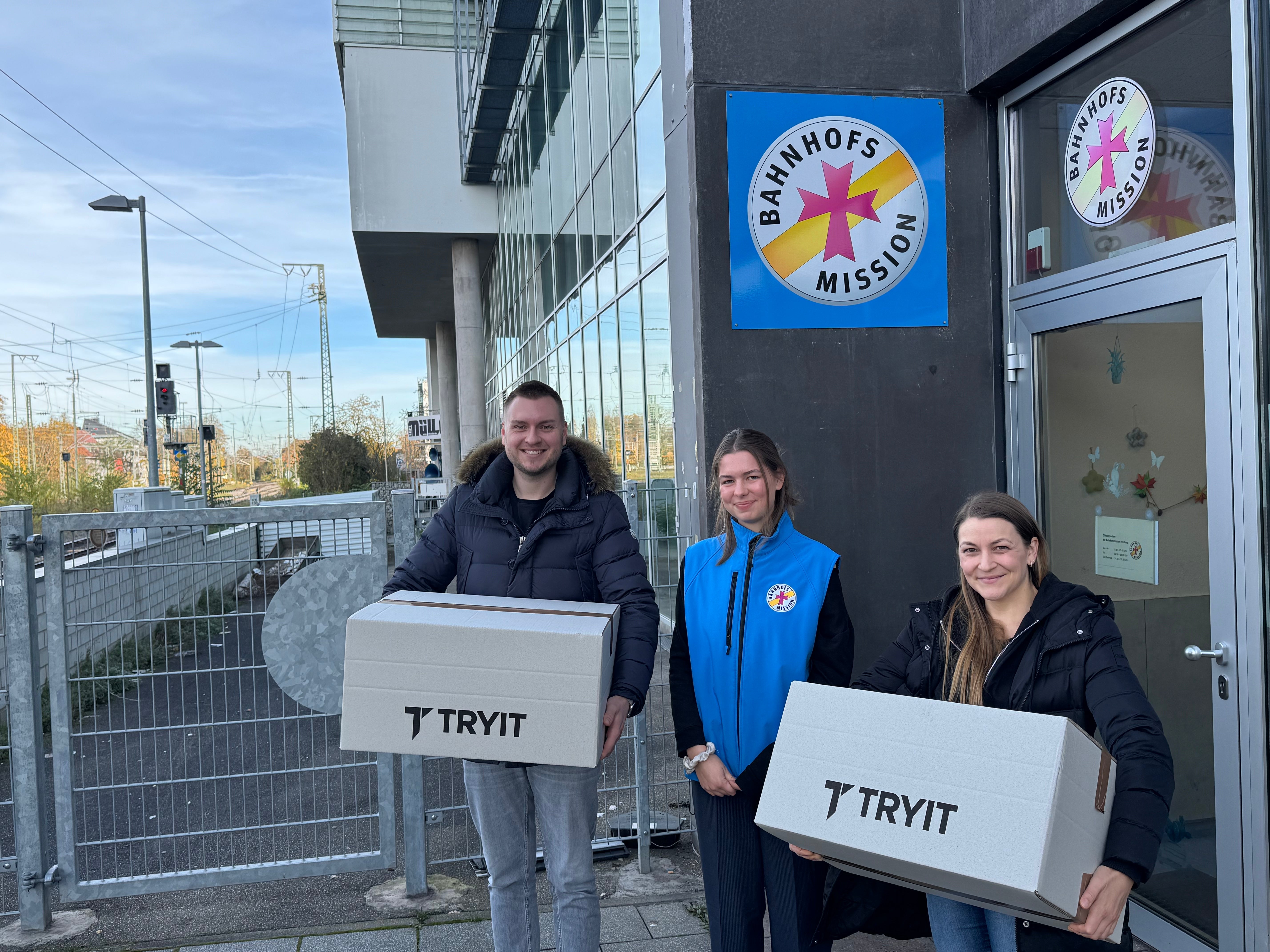 TRYIT spendet 300 Paar warme Socken an die Bahnhofsmission Freiburg ...