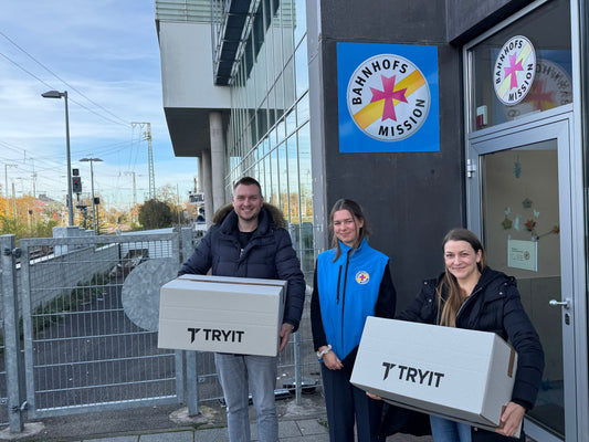 TRYIT spendet 300 Paar warme Socken an die Bahnhofsmission Freiburg