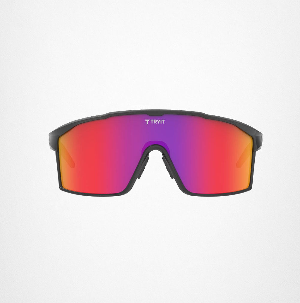 Schwarz Sportsonnenbrille von TRYIT mit mehrfarbigen, spiegelnden Gläsern; kleines "TRYIT"-Logo oben mittig  auf dem Brillenglas.