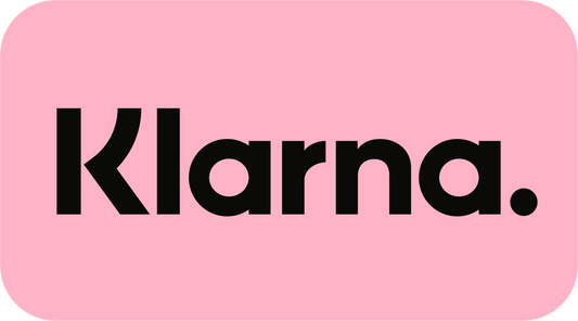 Klarna-Logo in Schwarz auf rosa Hintergrund.