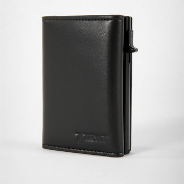 Schwarze Ledergeldbörse aus Vegam Leder mit geprägtem Logo  von TRYIT und einem Kartenhalter-Pop-up-Mechanismus an der Seite.