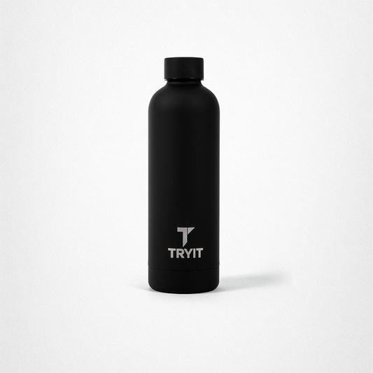 Schwarze Edelstahl-Trinkflasche mit weißen „TRYIT“-Logo und schwarzem Schraubverschluss.