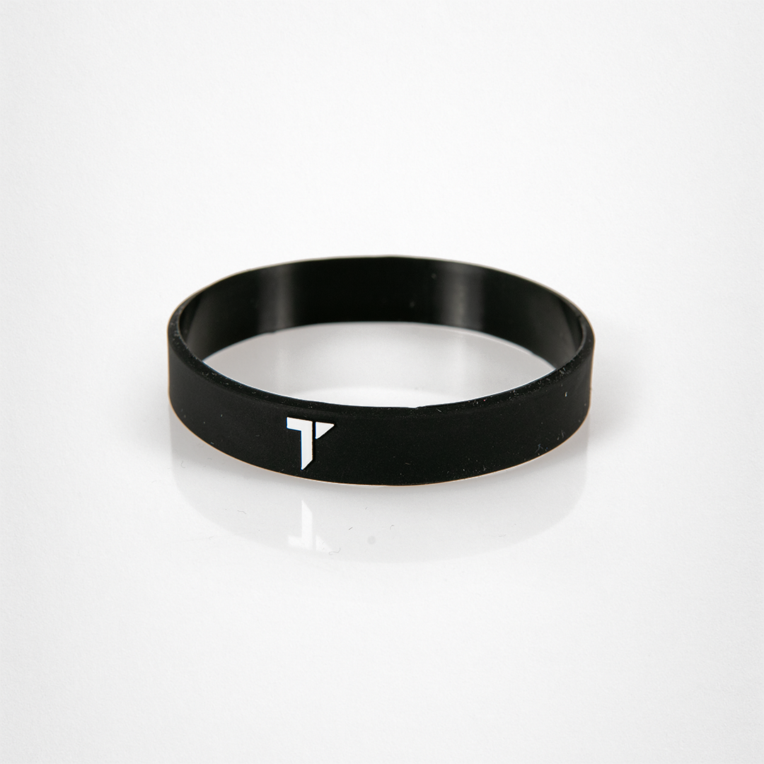 Schwarzes Silikonarmband mit weißem „T“-Logo von TRYIT.