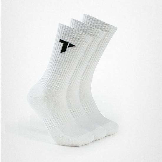 Drei Paar weiße Sportsocken gepolstert von der Marke TRYIT mit schwarzem "T"-Logo auf dem Sportsocken.