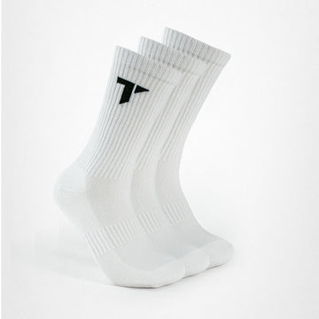 Drei Paar weiße Sportsocken gepolstert von der Marke TRYIT mit schwarzem "T"-Logo auf dem Sportsocken.