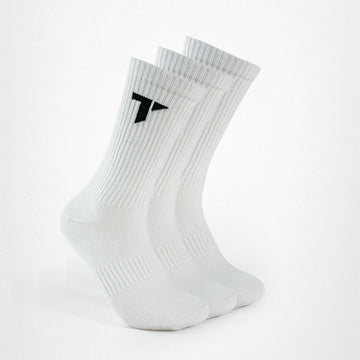 Drei weiße Sportsocken mit schwarzem "T"-Logo von TRYIT auf der Außenseite des Knöchels.