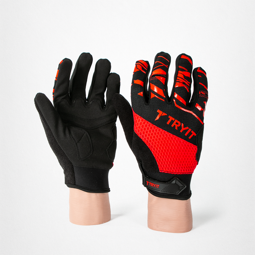 Ein Paar schwarze mit roten Aktzente Fahrradhandschuhe mit "TRYIT"-Logo auf der Oberseite.